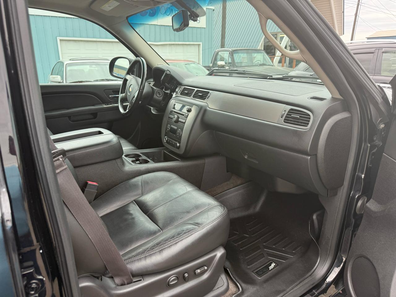 Chevrolet Suburban LT 1500 4WD 2014