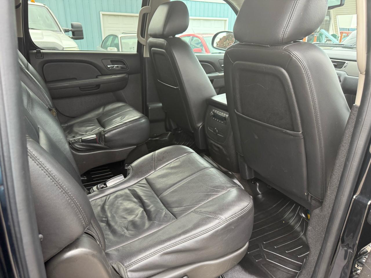 Chevrolet Suburban LT 1500 4WD 2014