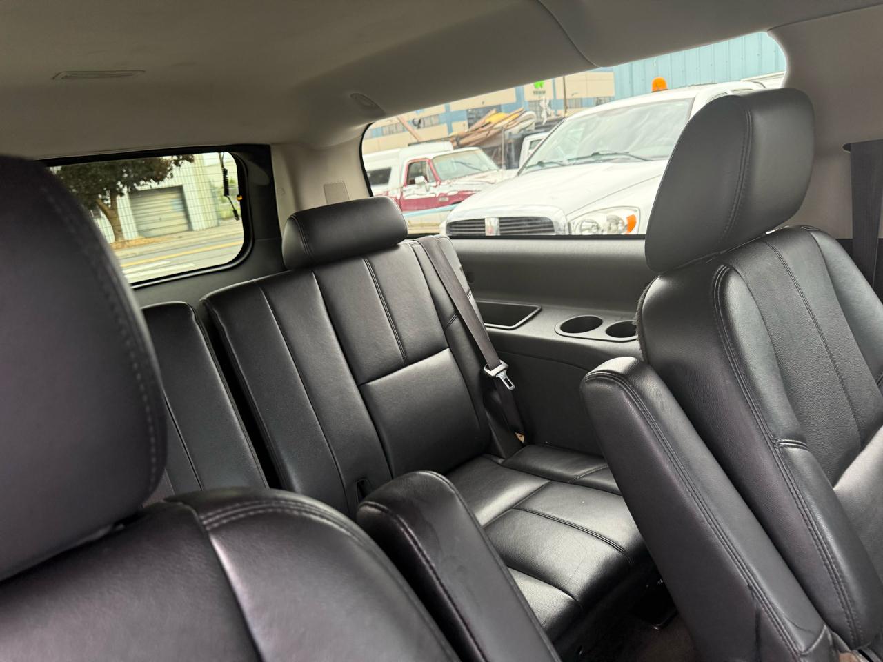 Chevrolet Suburban LT 1500 4WD 2014