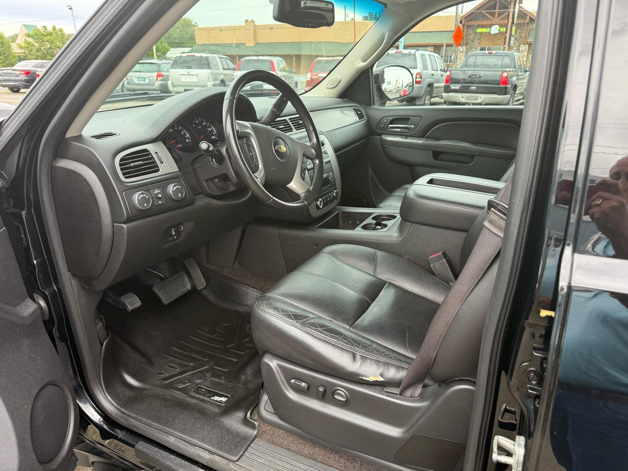 Chevrolet Suburban LT 1500 4WD 2014