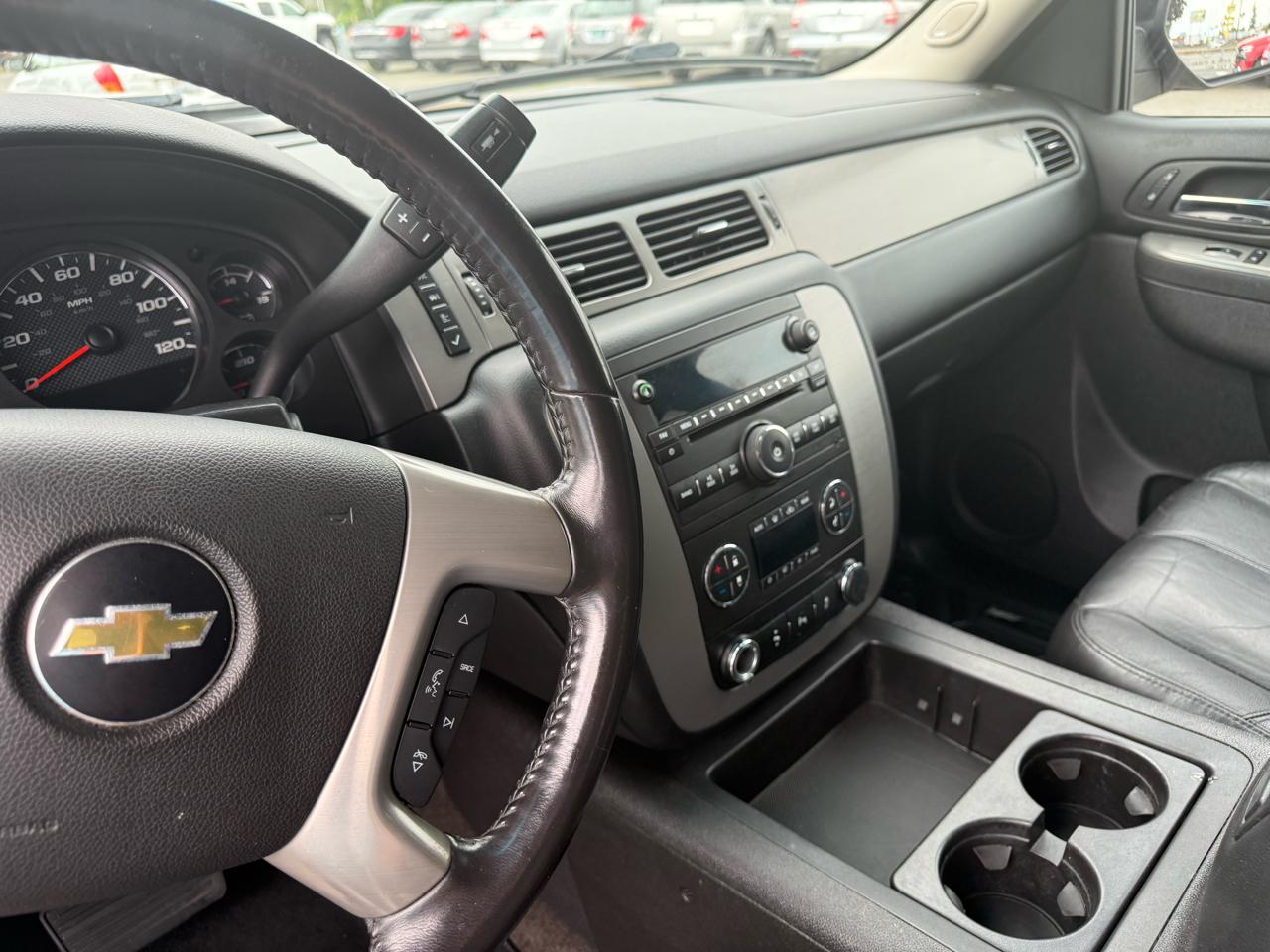 Chevrolet Suburban LT 1500 4WD 2014