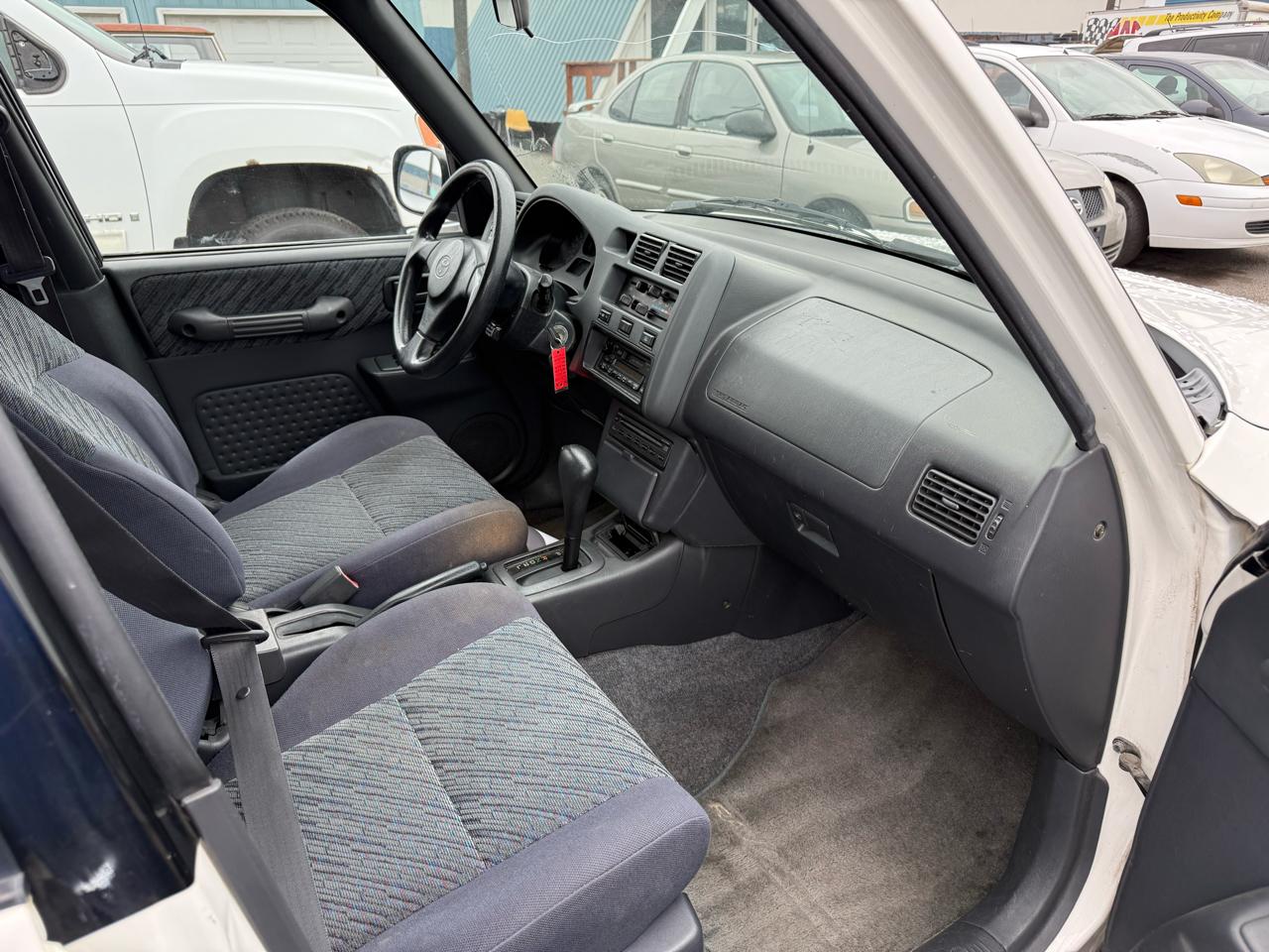 Toyota RAV4 4-Door 4WD 2000