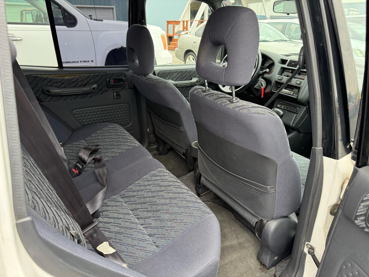 Toyota RAV4 4-Door 4WD 2000