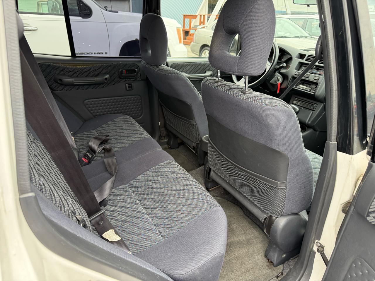 Toyota RAV4 4-Door 4WD 2000