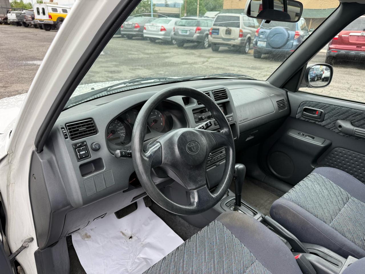 Toyota RAV4 4-Door 4WD 2000