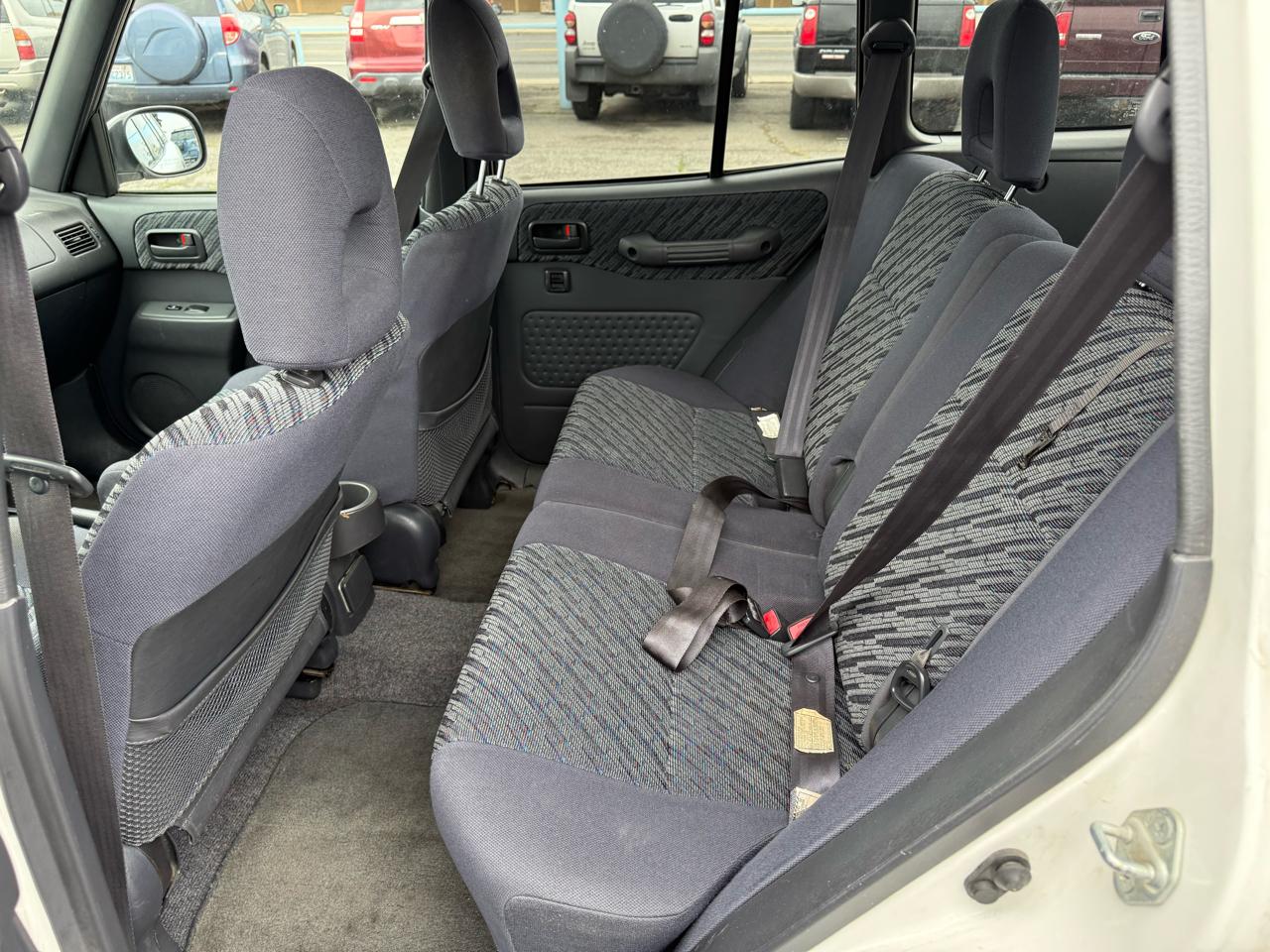 Toyota RAV4 4-Door 4WD 2000