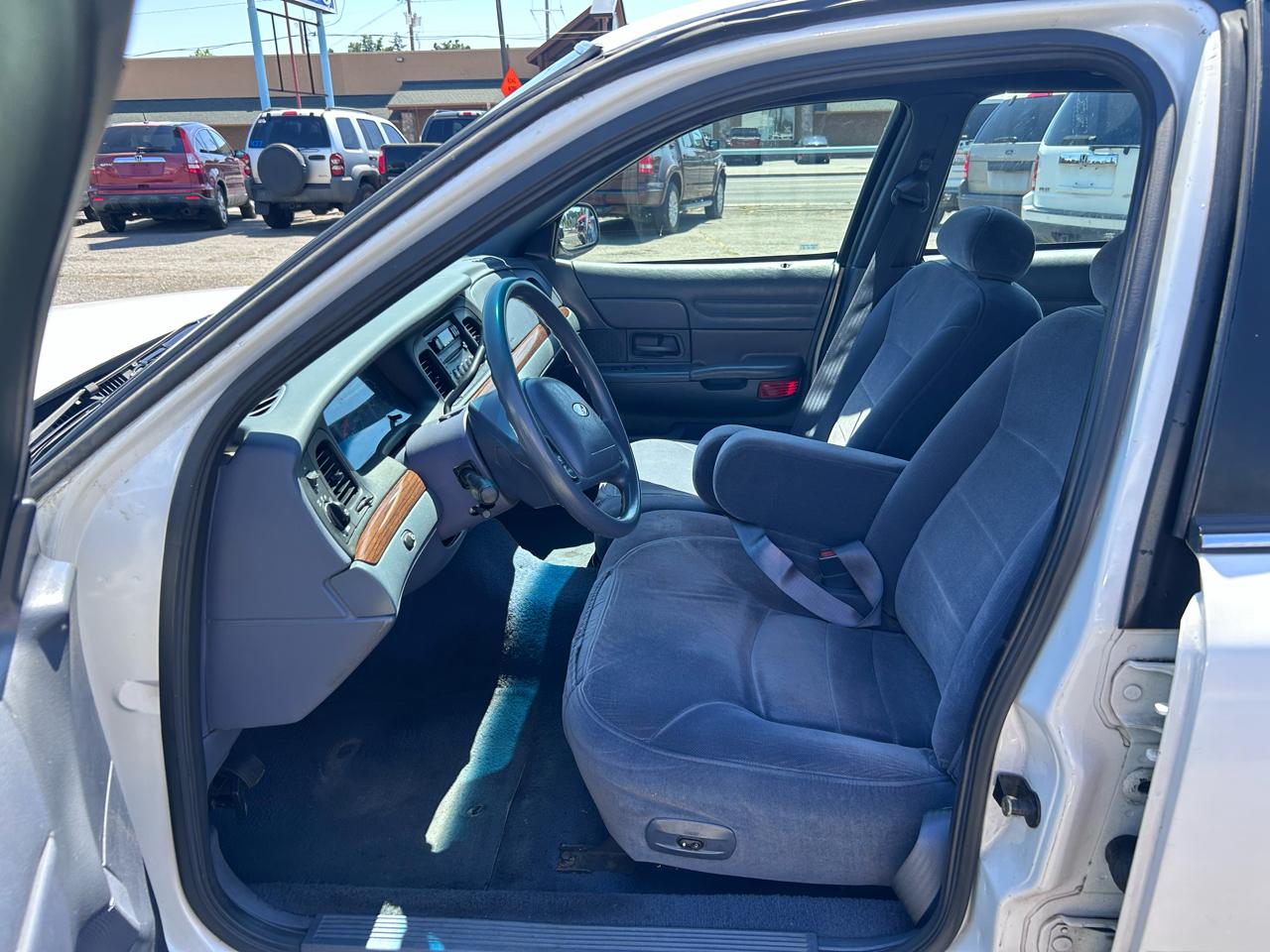 Ford Crown Victoria LX 2001