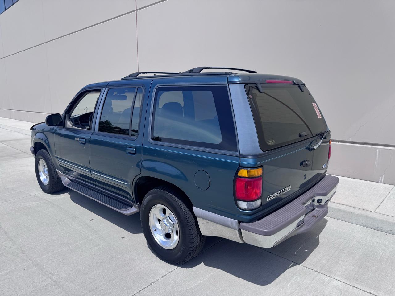 Ford Explorer XL 4-Door 4WD 1996