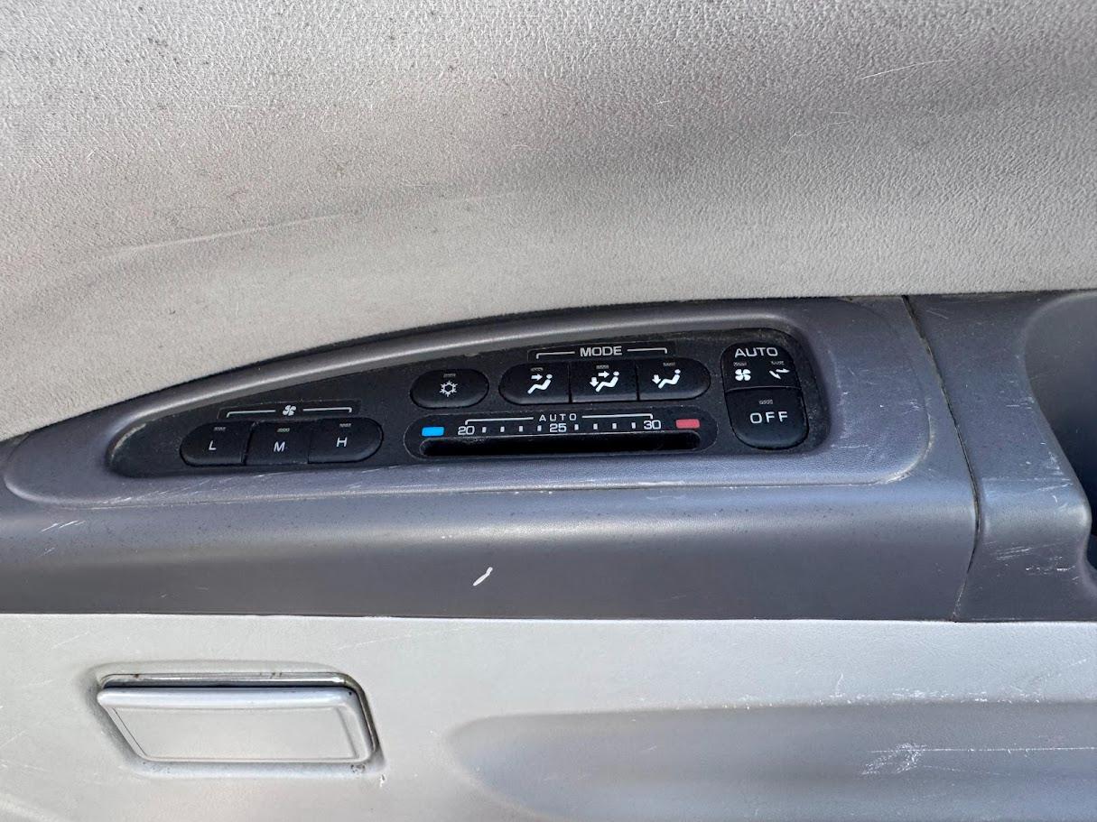 Mitsubishi Delica L400 Space Gear  1997