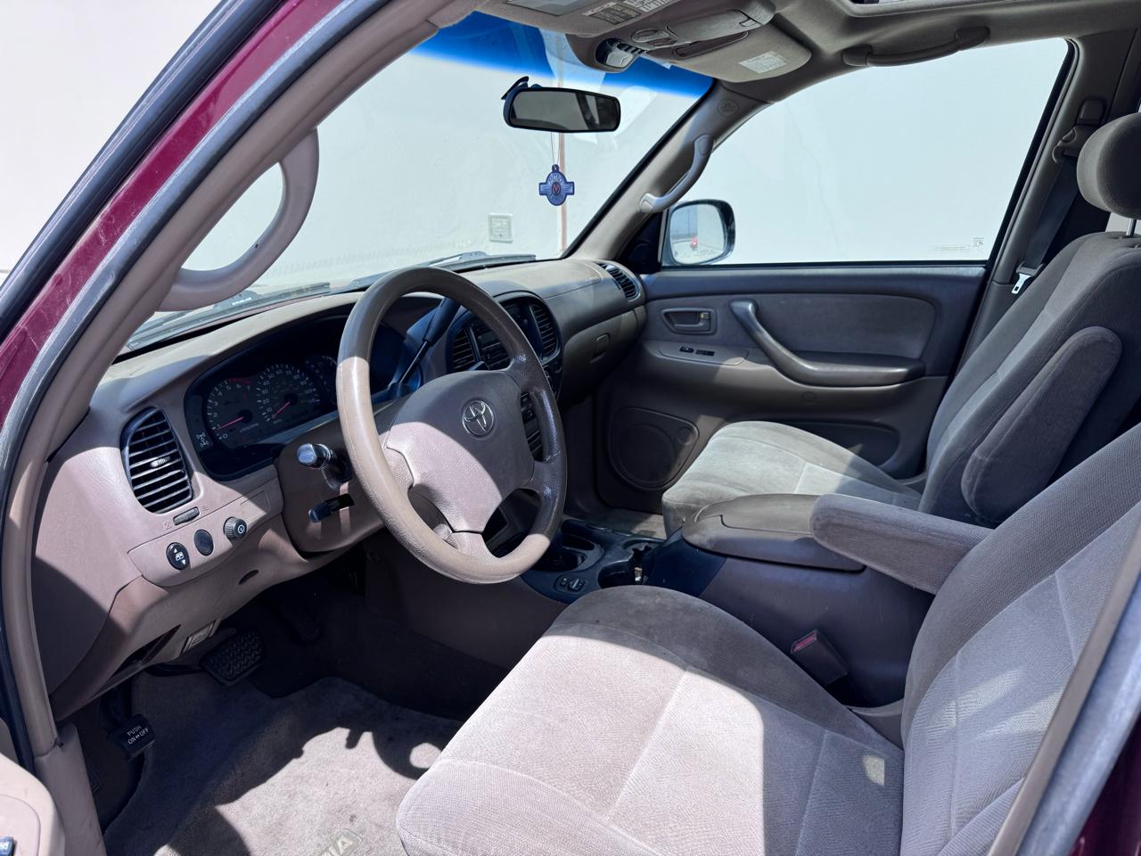 Toyota Sequoia SR5 4WD 2004