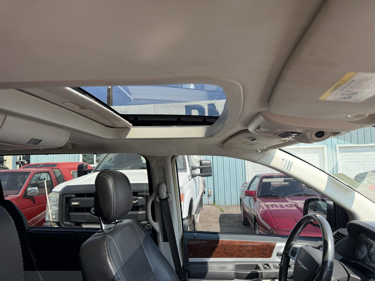 Chrysler Town & Country Touring Plus 2010