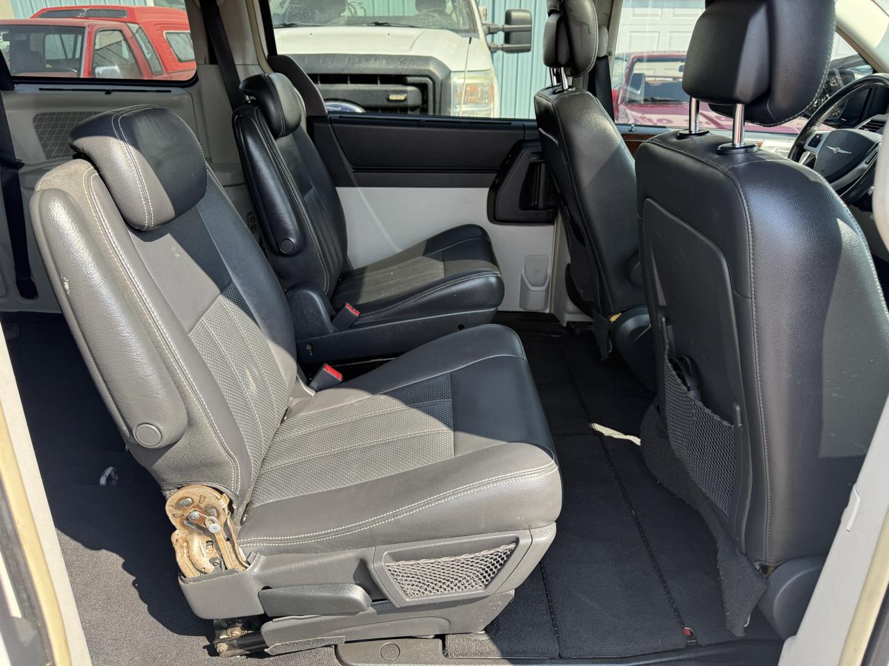 Chrysler Town & Country Touring Plus 2010