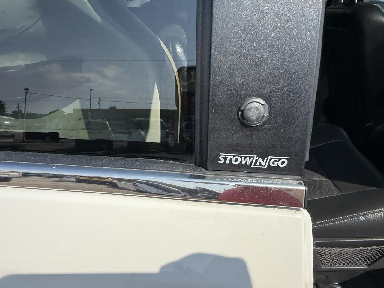 Chrysler Town & Country Touring Plus 2010