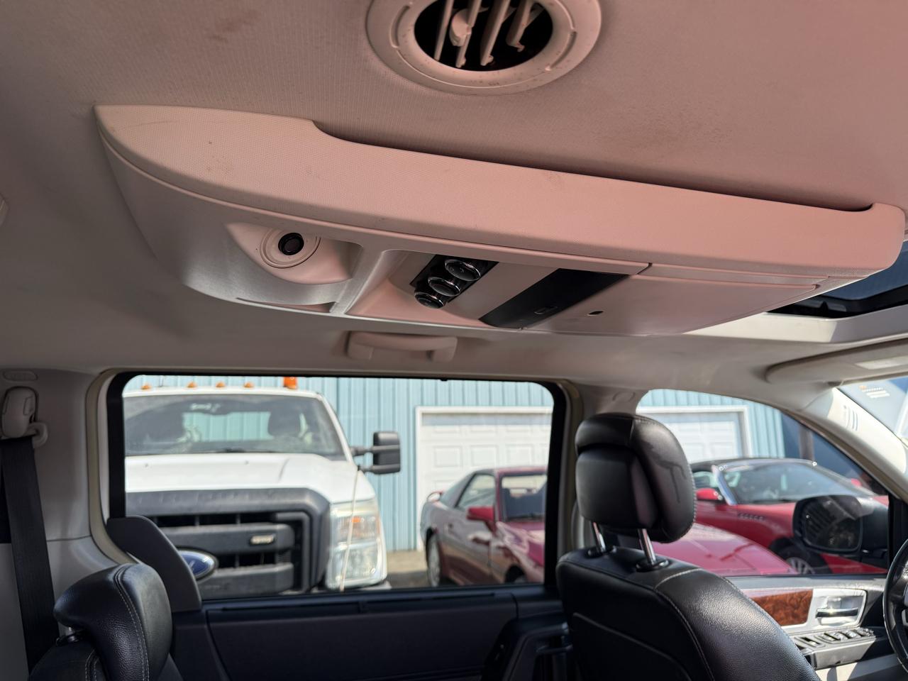 Chrysler Town & Country Touring Plus 2010