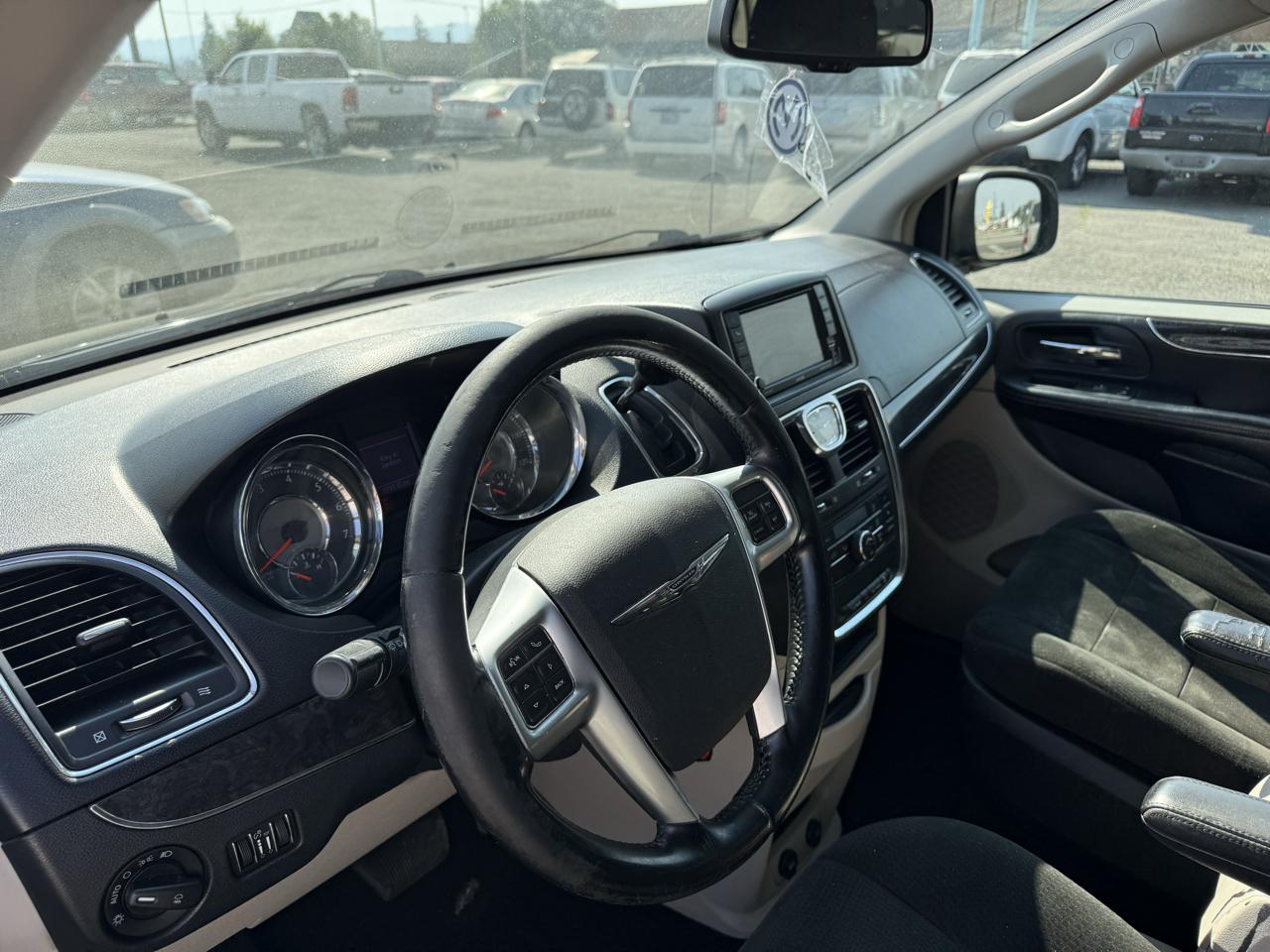 Chrysler Town & Country Touring 2012
