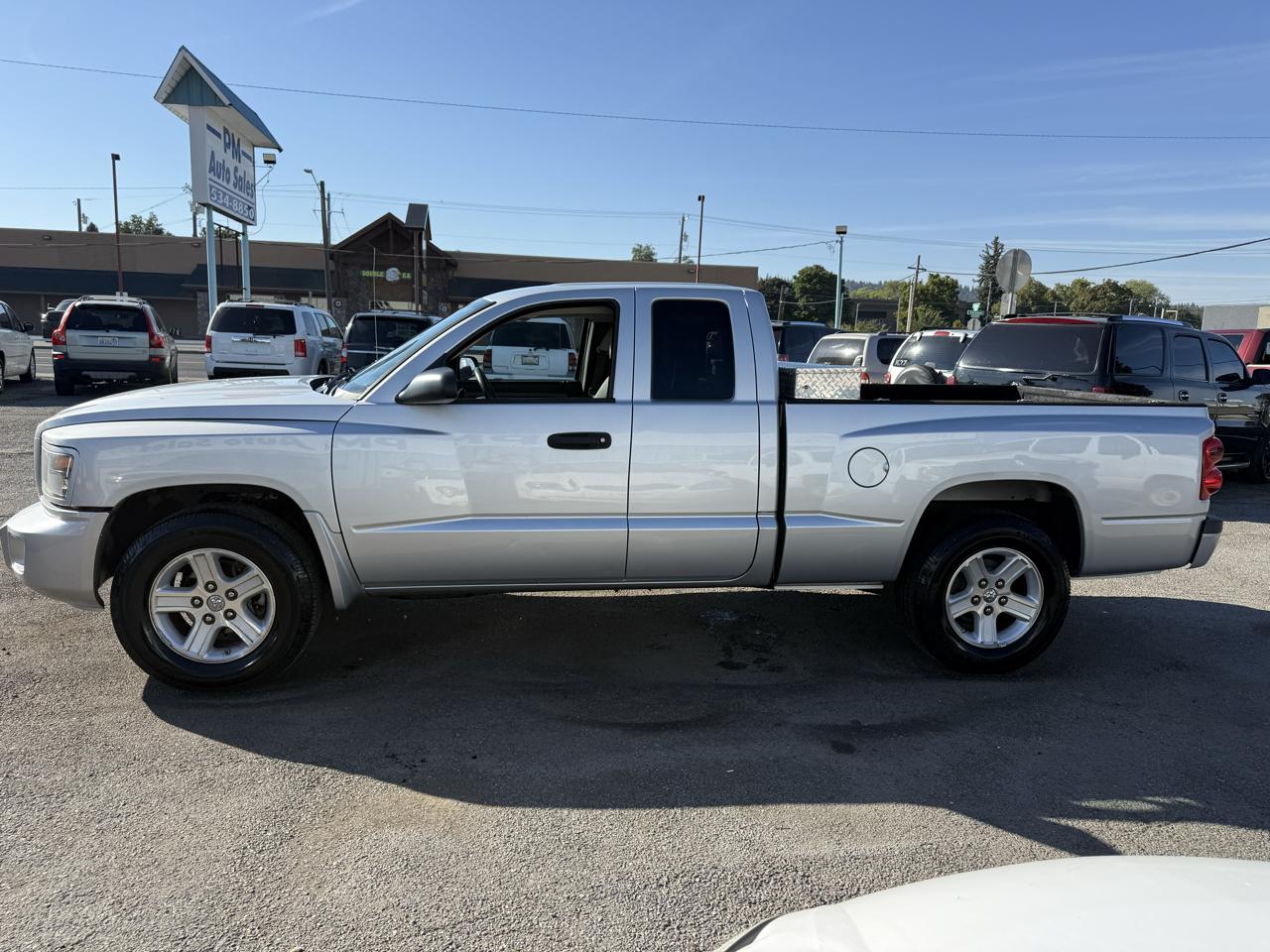 Dodge Dakota SXT Extended Cab 2WD 2011
