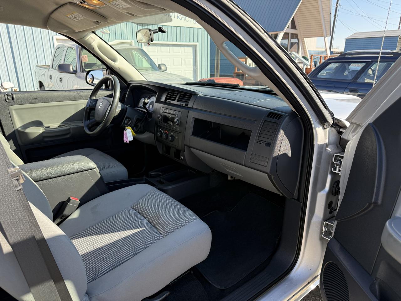 Dodge Dakota SXT Extended Cab 2WD 2011