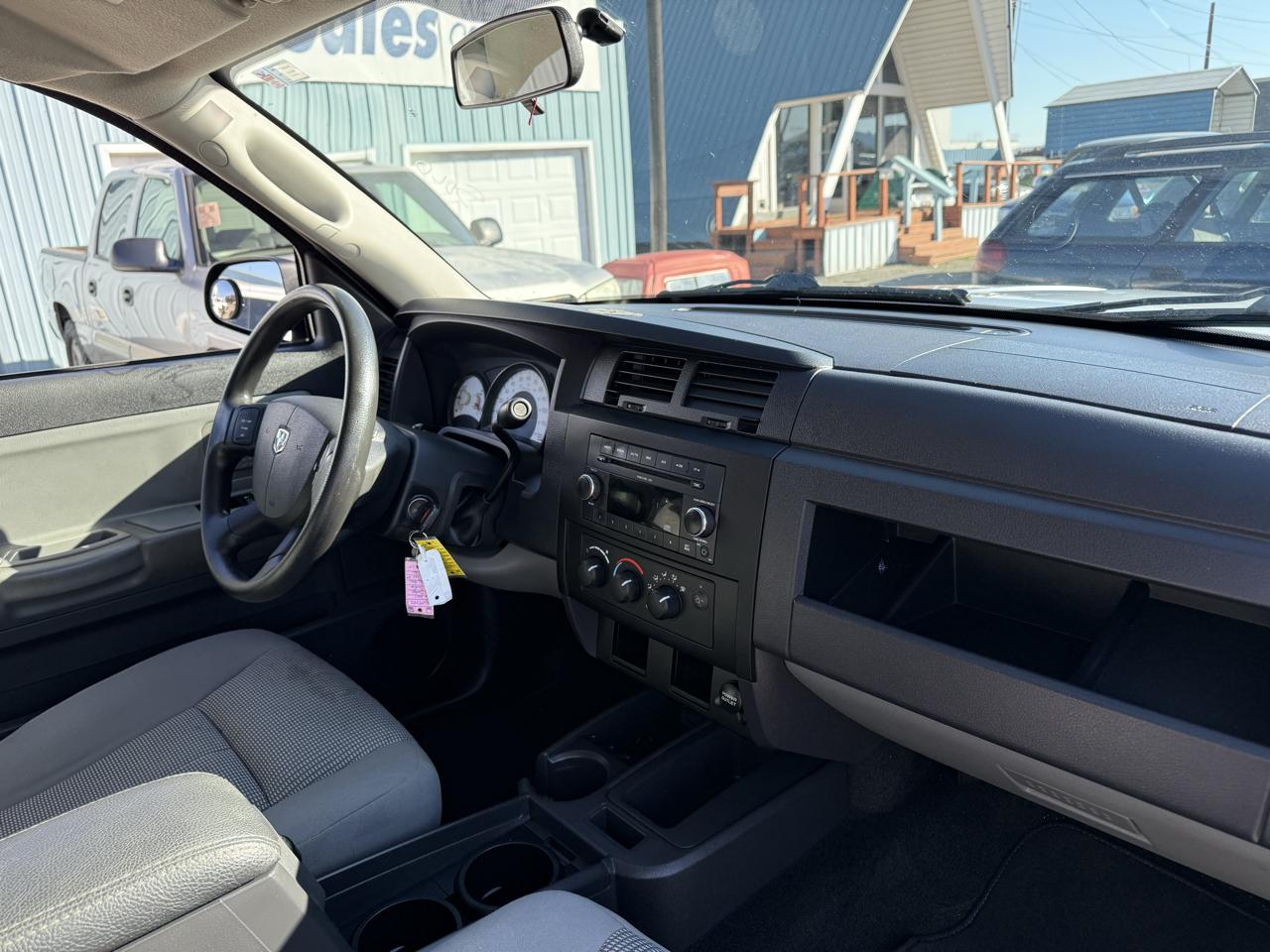 Dodge Dakota SXT Extended Cab 2WD 2011