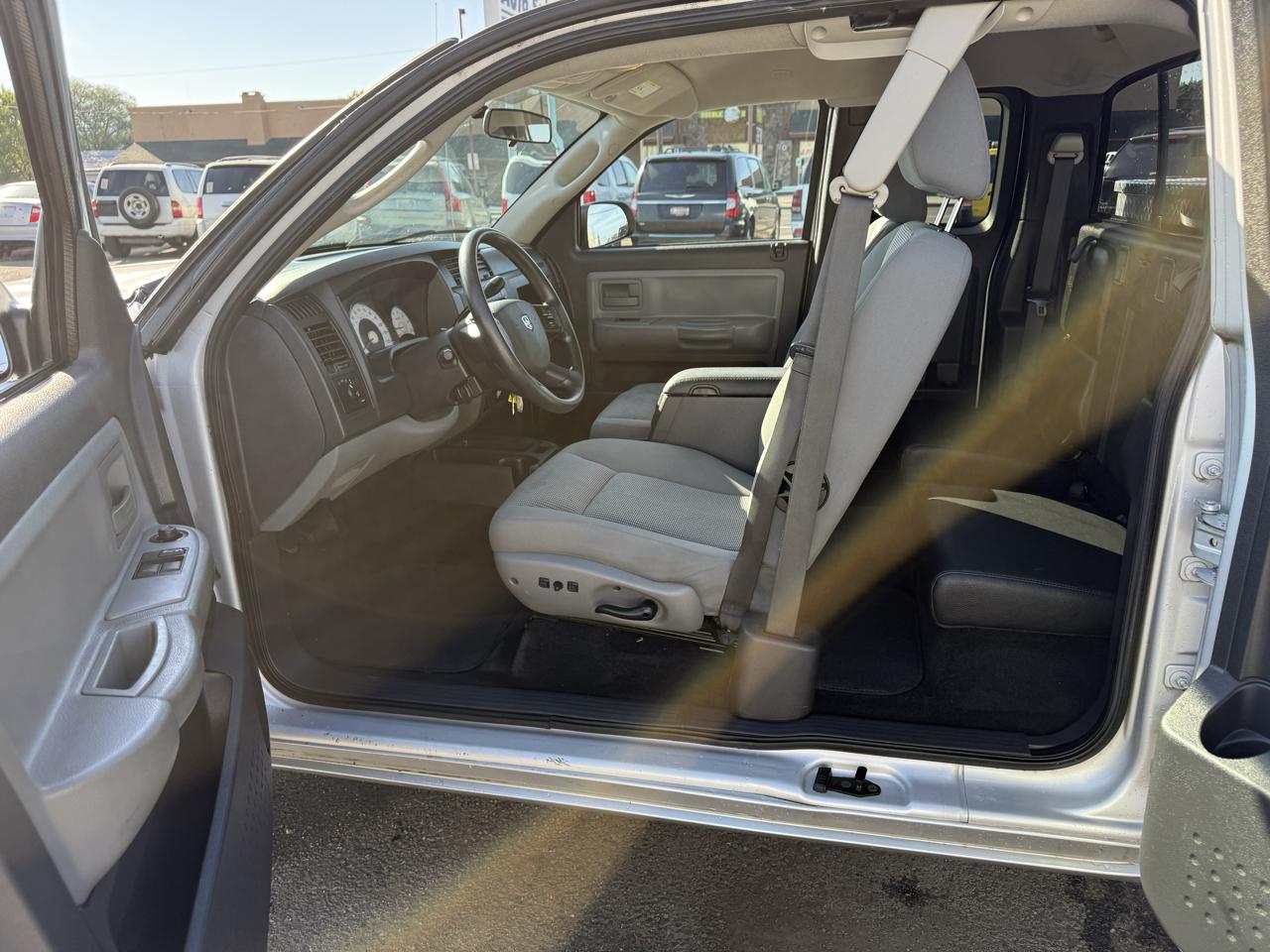 Dodge Dakota SXT Extended Cab 2WD 2011