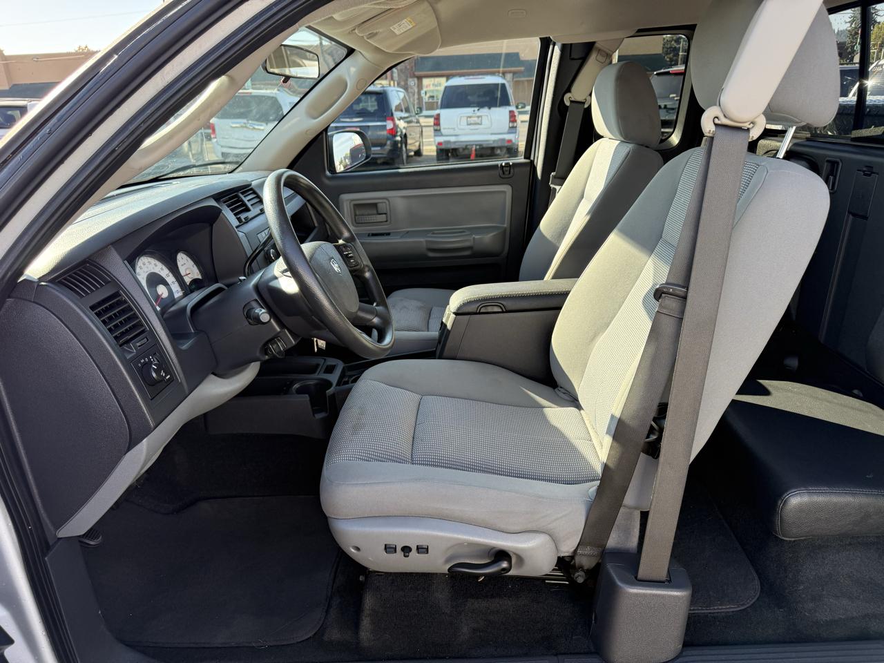 Dodge Dakota SXT Extended Cab 2WD 2011