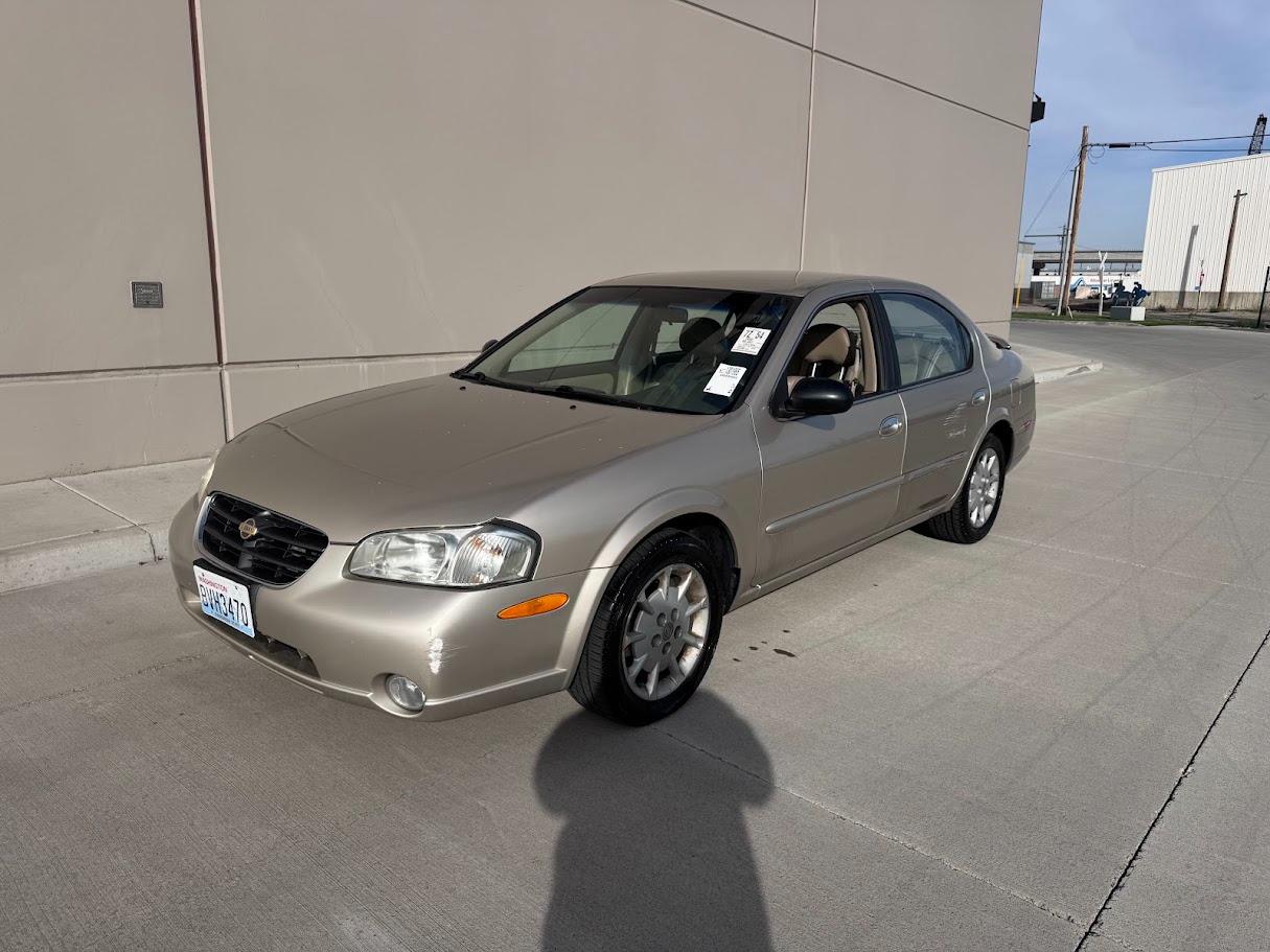 Nissan Maxima GLE 2000