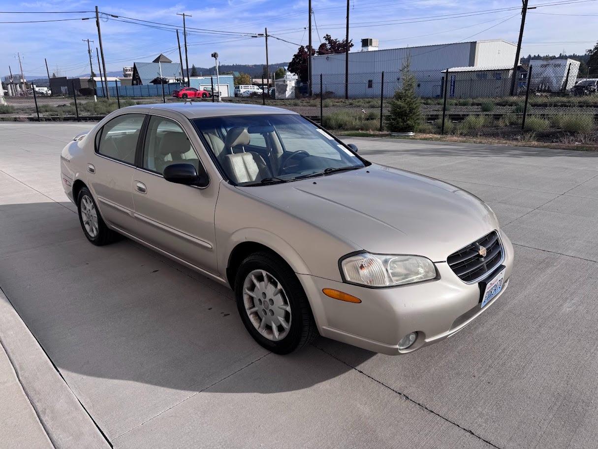Nissan Maxima GLE 2000
