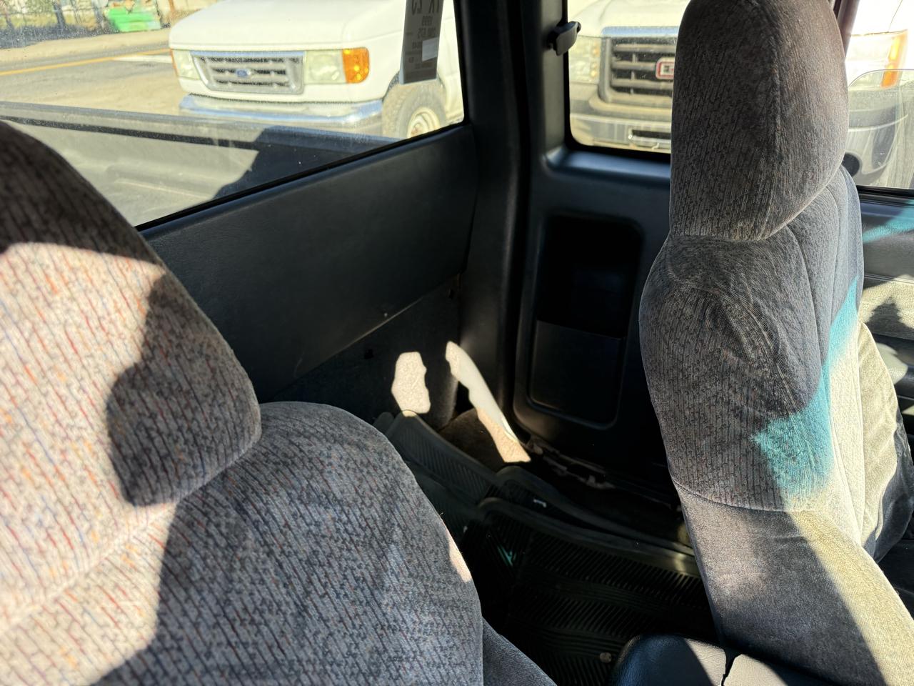 GMC Sonoma SLE Ext. Cab Short Bed 2WD 1999