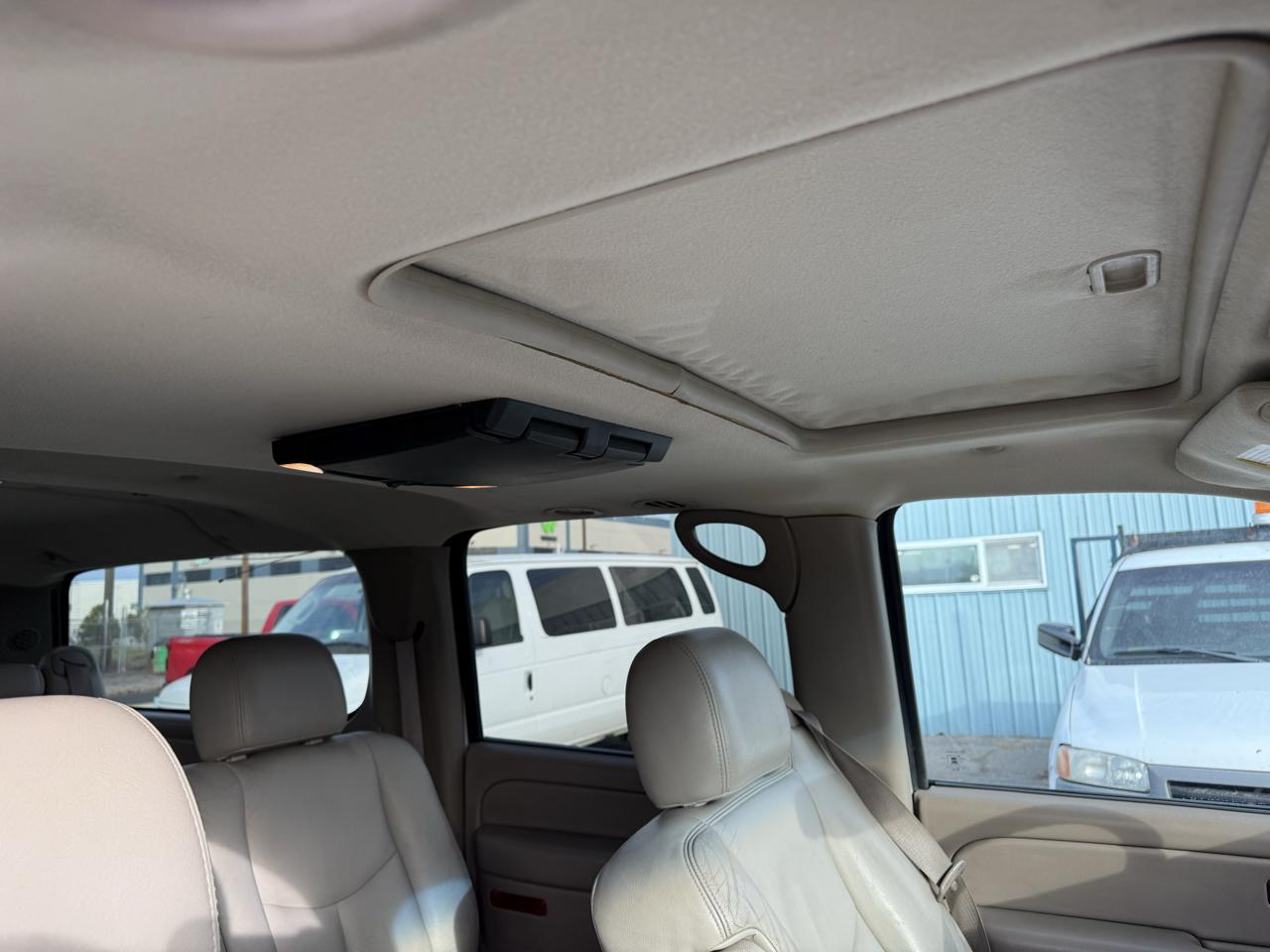 Chevrolet Suburban 1500 4WD 2004