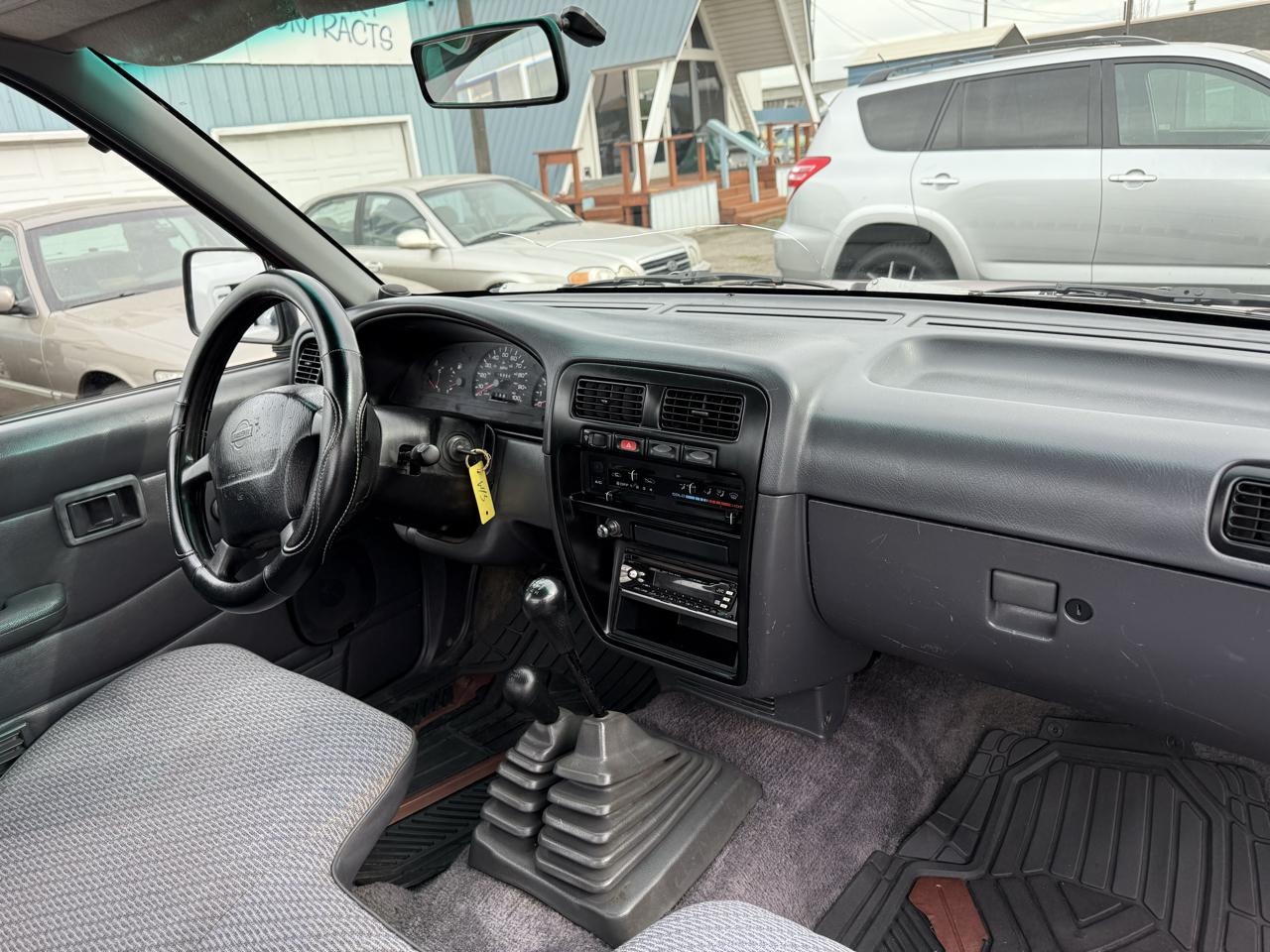 Nissan Pickup XE Reg. Cab 4WD 1997