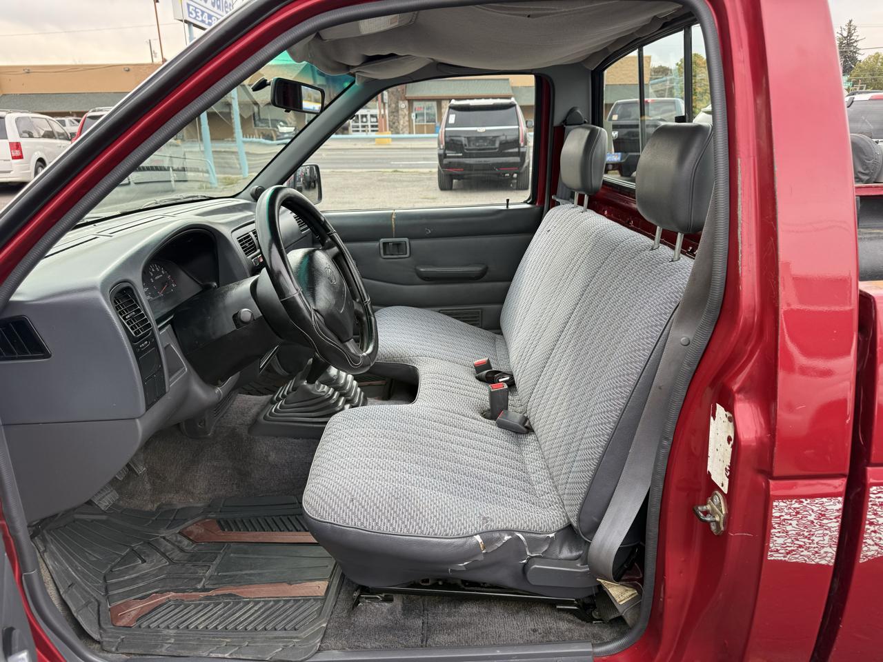 Nissan Pickup XE Reg. Cab 4WD 1997