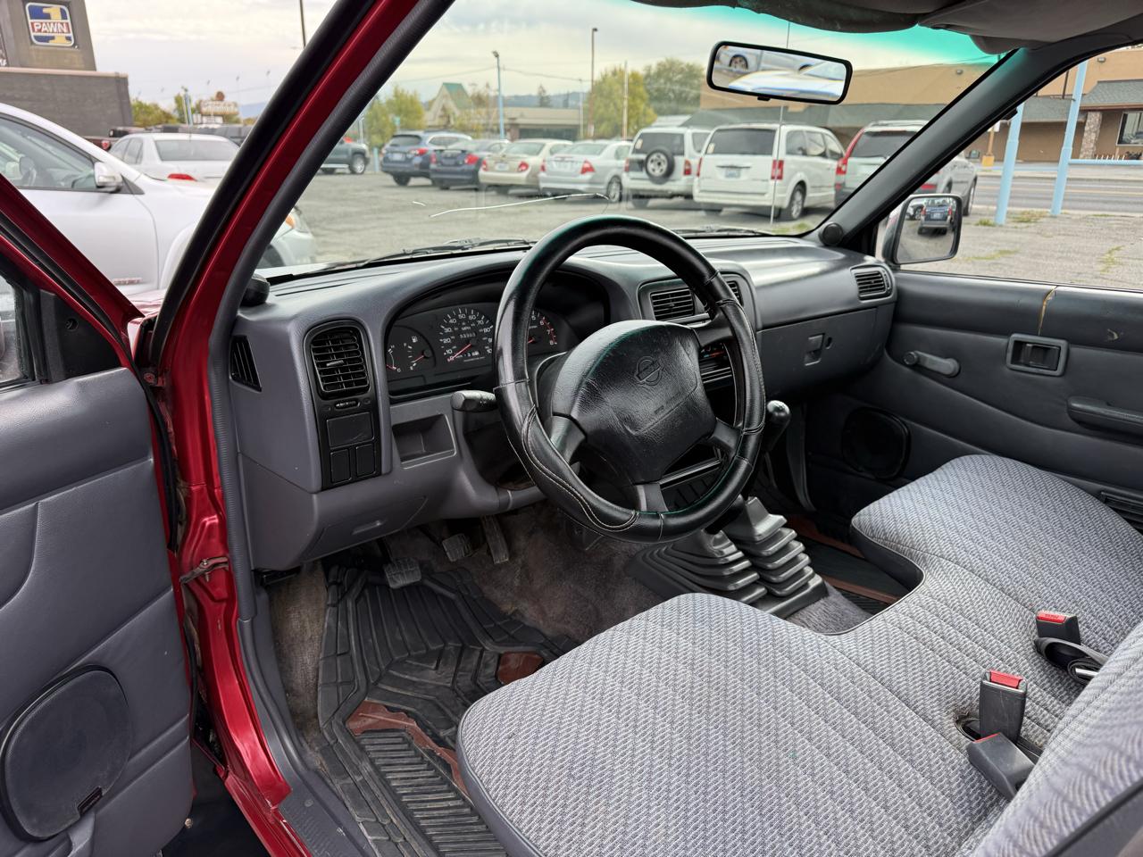 Nissan Pickup XE Reg. Cab 4WD 1997