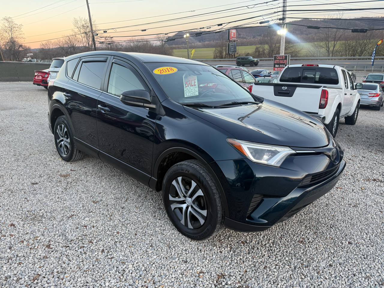 2018 Toyota RAV4 LE's photo