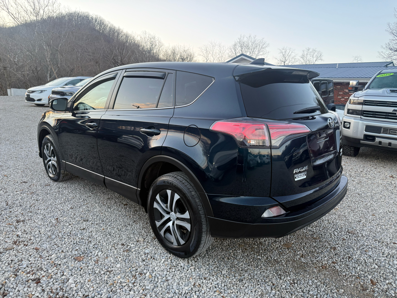 Toyota RAV4 LE AWD 2018