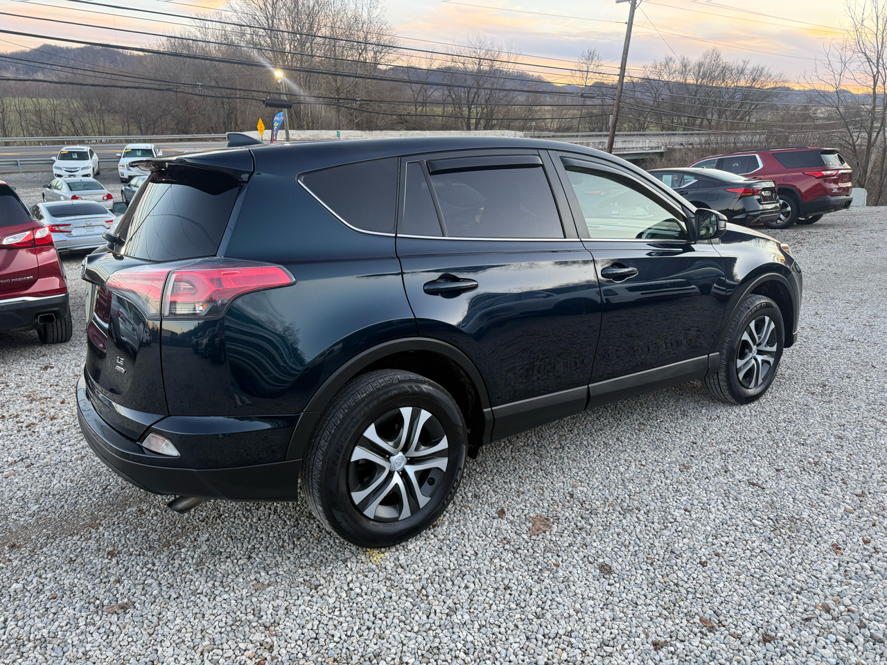 Toyota RAV4 LE AWD 2018