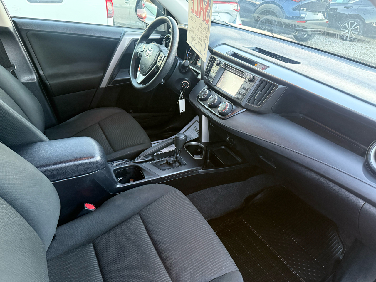 Toyota RAV4 LE AWD 2018