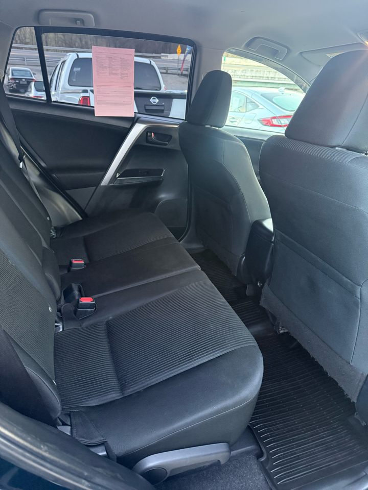 Toyota RAV4 LE AWD 2018