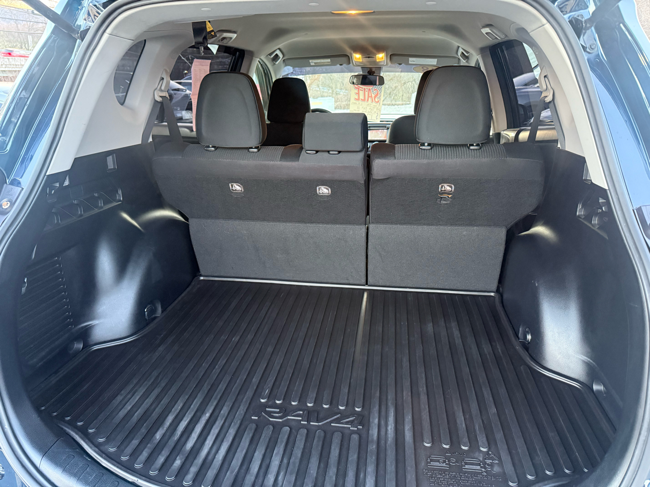 Toyota RAV4 LE AWD 2018