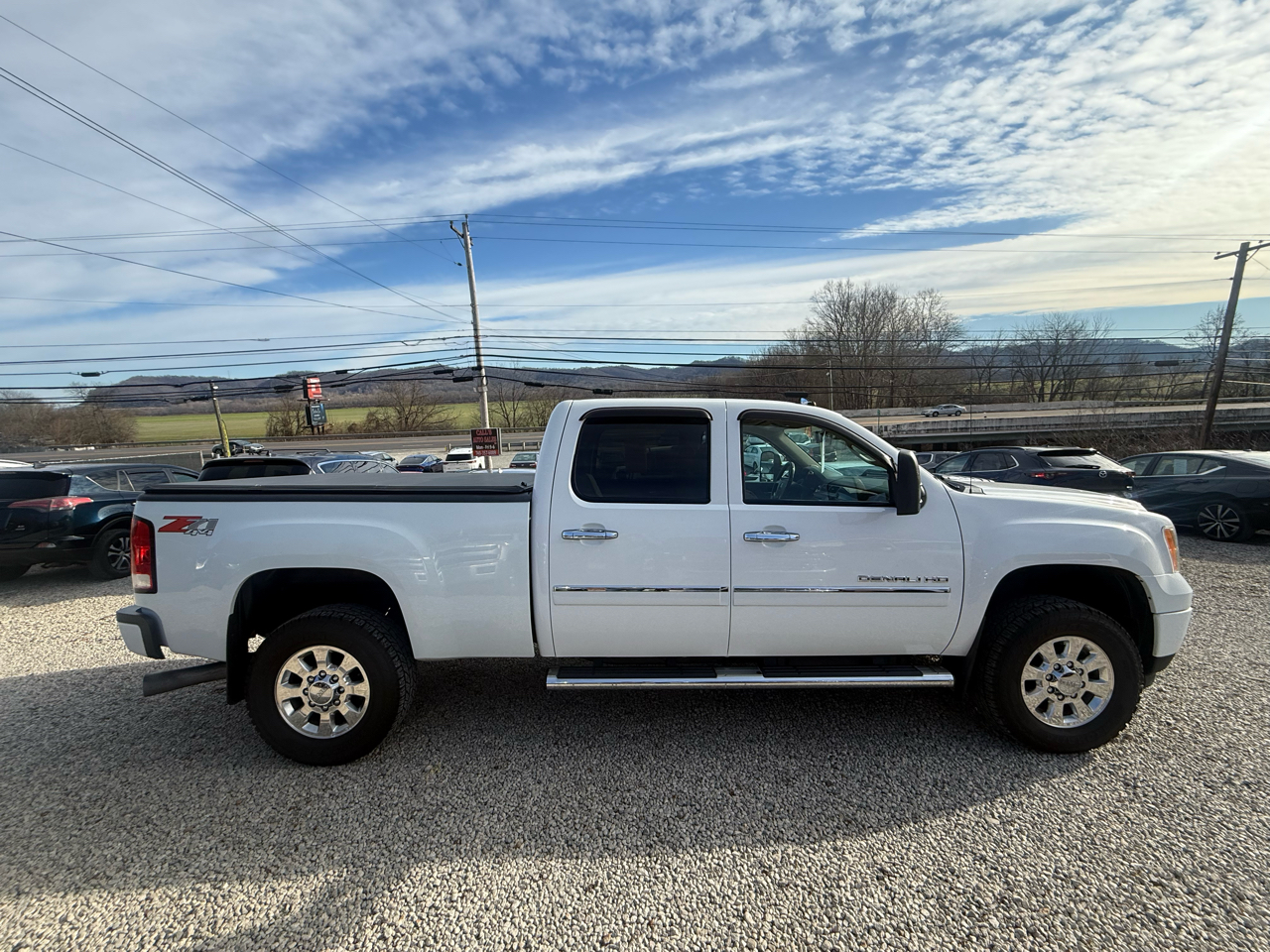 GMC Sierra 3500HD Denali Crew Cab SRW 4WD 2012