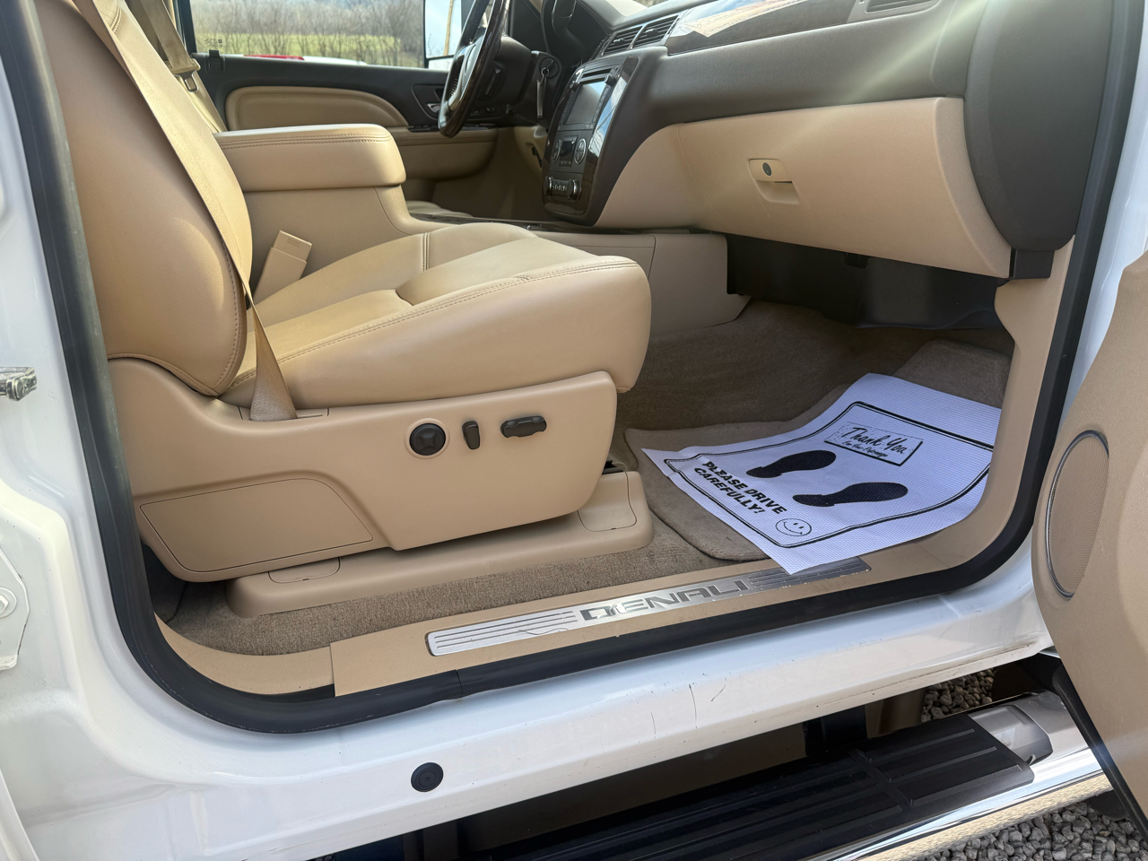 GMC Sierra 3500HD Denali Crew Cab SRW 4WD 2012