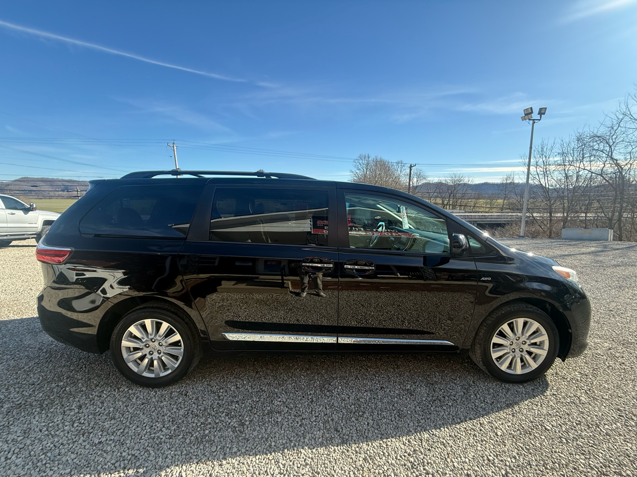 Toyota Sienna XLE 7-Passenger AWD 2017