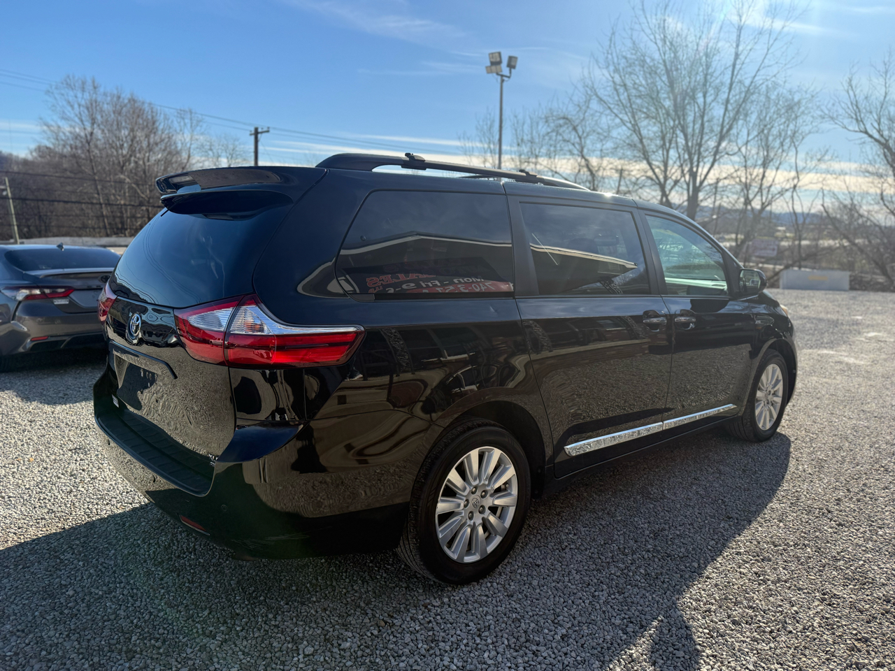 Toyota Sienna XLE 7-Passenger AWD 2017