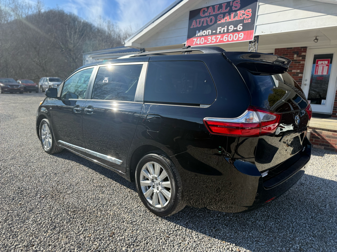 Toyota Sienna XLE 7-Passenger AWD 2017