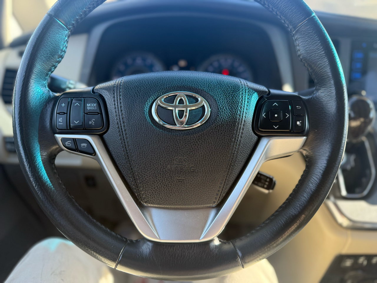 Toyota Sienna XLE 7-Passenger AWD 2017