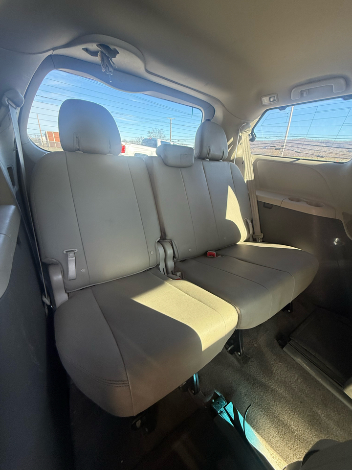 Toyota Sienna XLE 7-Passenger AWD 2017