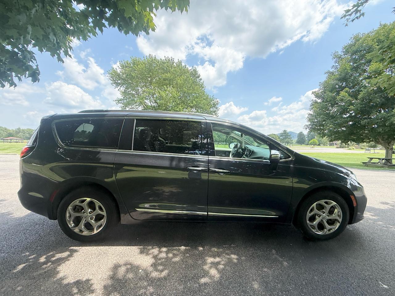 Chrysler Pacifica Limited AWD 2021