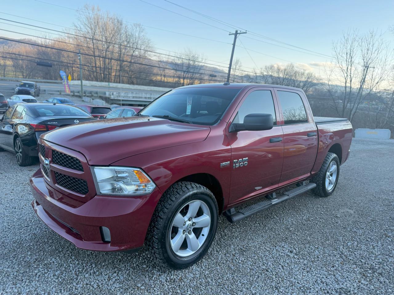 RAM 1500 4WD Crew Cab 140.5" Express 2015