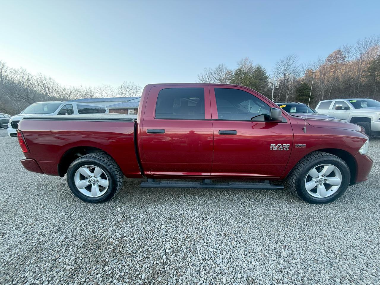 RAM 1500 4WD Crew Cab 140.5" Express 2015