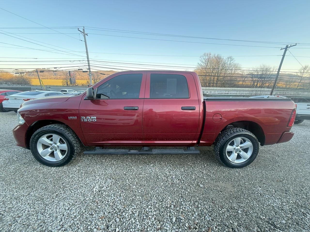 RAM 1500 4WD Crew Cab 140.5" Express 2015