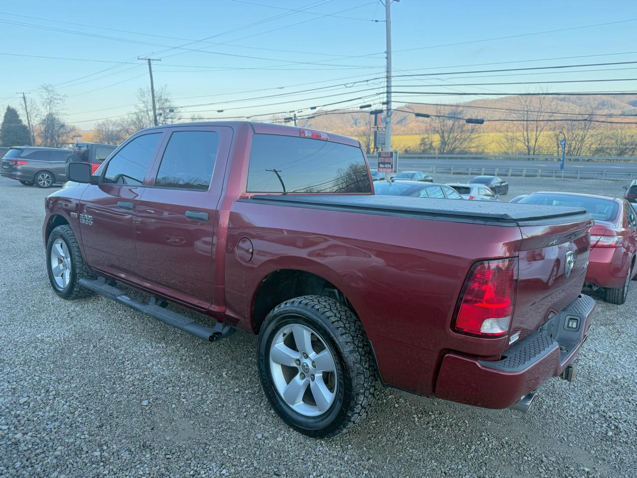 RAM 1500 4WD Crew Cab 140.5" Express 2015