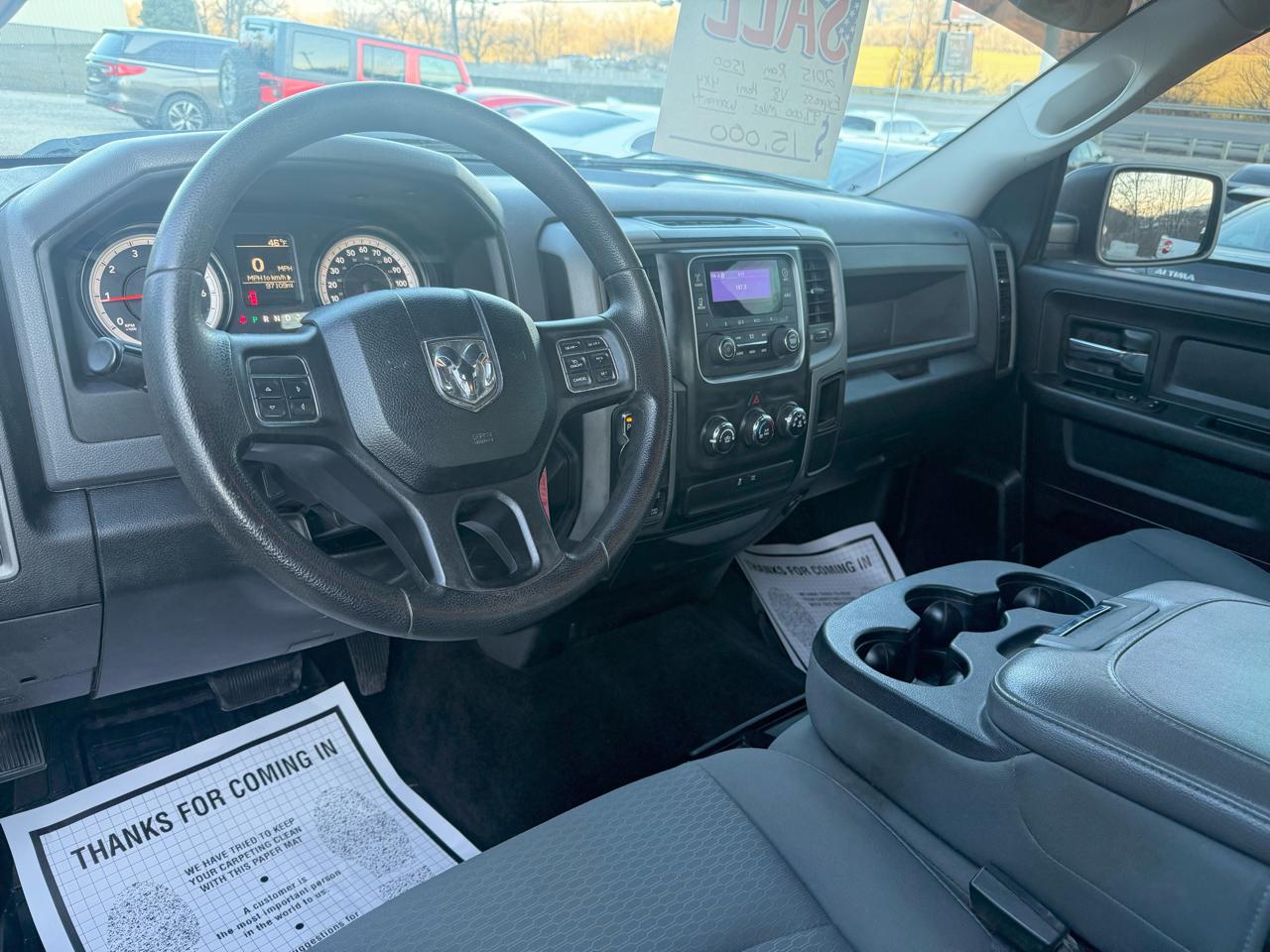 RAM 1500 4WD Crew Cab 140.5" Express 2015